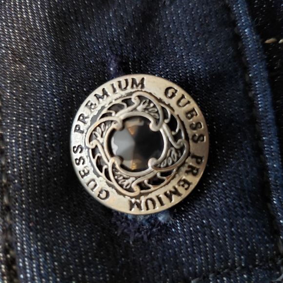 Guess, 29, low-rise, boot cut, dark blue jeans, like new! On trend!! Boho chic! - Picture 2 of 14